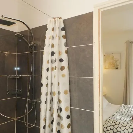 Prázdninový dům Sleeps 6 Air Con Wifi *
