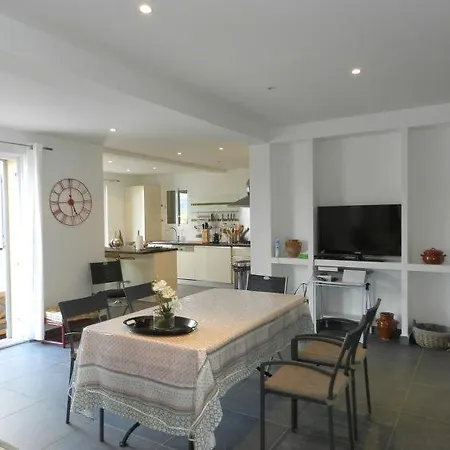 Sleeps 6 Air Con Wifi *