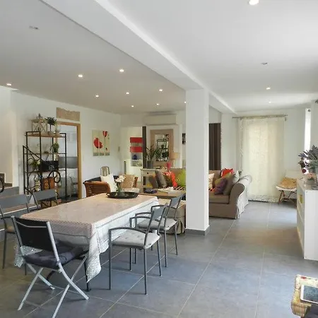 Sleeps 6 Air Con Wifi * Galeria (Corsica)